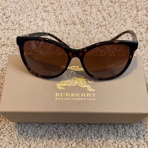 Authentic Burberry sunglasses b4199 Brown